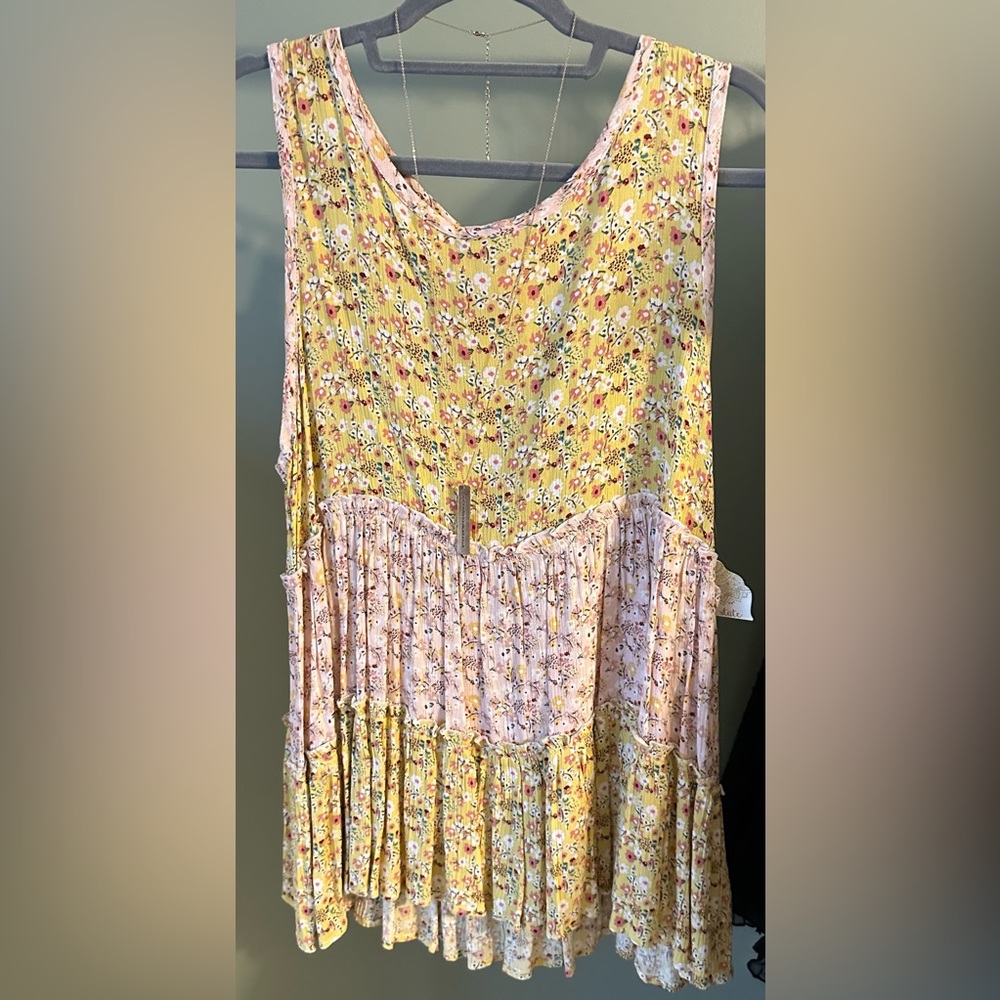 Altar’d State yellow and pink floral flowy tank top w/ necklace, XL - NWT